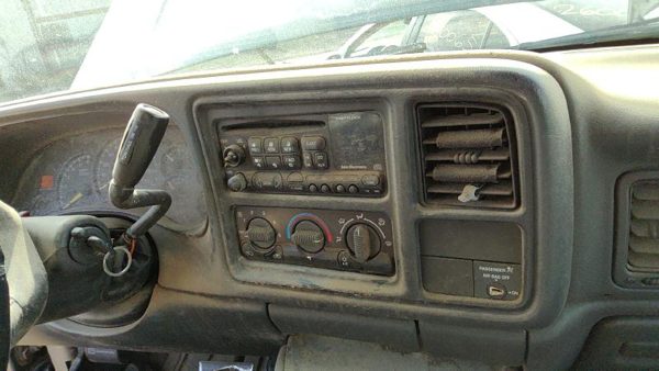 00-01 Sierra 2500 Trim Bezel Around Radio Surround Dash Panel Oem Graphite 12D — photo 3