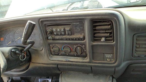 00-01 Sierra 2500 Trim Bezel Around Radio Surround Dash Panel Oem Graphite 12D — photo 1