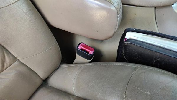 98 Lincoln Navigator Passenger Right Front Seat Belt Buckle Receiver Oem Tan Kx — photo 3