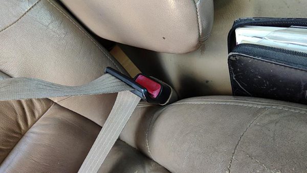 98 Lincoln Navigator Passenger Right Front Seat Belt Buckle Receiver Oem Tan Kx — photo 4