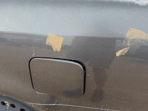 2002-2006 Nissan Altima Fuel Tank Door With Hinge Gas Lid Oem Filler Smoke K11 — photo 2