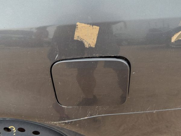 2002-2006 Nissan Altima Fuel Tank Door With Hinge Gas Lid Oem Filler Smoke K11 — photo 4