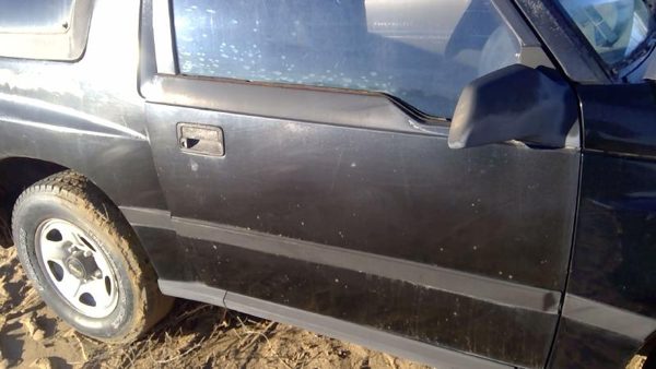 1996 Geo Tracker Front Door RH Black — photo 9