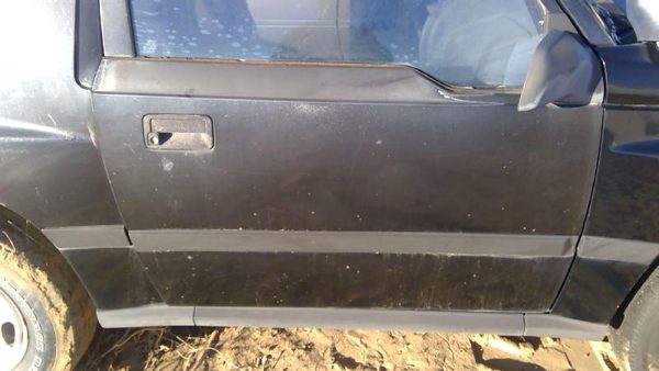 1996 Geo Tracker Front Door RH Black — photo 5