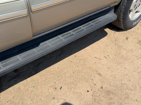 2001-2006 Chevy Suburban 1500 Driver Left Running Board Side Step Oem 4X4 — photo 4
