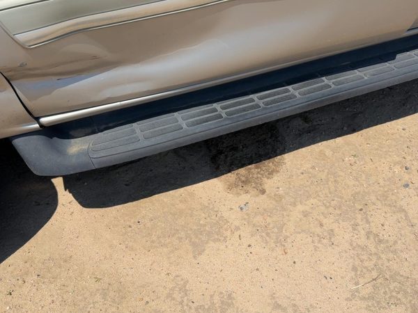 2001-2006 Chevy Suburban 1500 Driver Left Running Board Side Step Oem 4X4 — photo 5