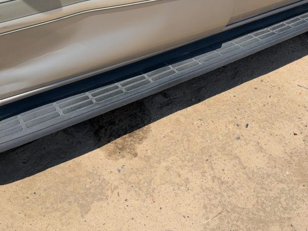 2001-2006 Chevy Suburban 1500 Driver Left Running Board Side Step Oem 4X4 — photo 7