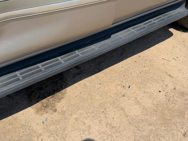 2001-2006 Chevy Suburban 1500 Driver Left Running Board Side Step Oem 4X4 — photo 6