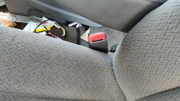 05-07 Caravan Driver Left Front Seat Belt Buckle Receiver Oem Slate Gray D5 — photo 2