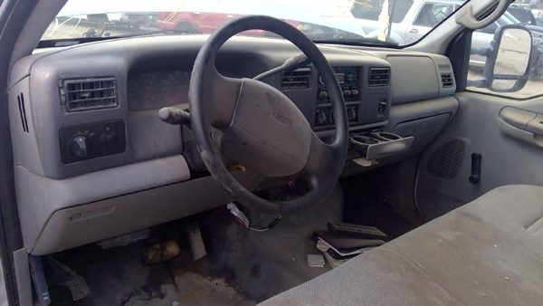 2001 Ford F450 — vehicle photo 5