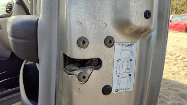 2002 Chrysler Pt Cruiser Passenger Right Front Door Latch With Rods/Cables Oem — photo 1