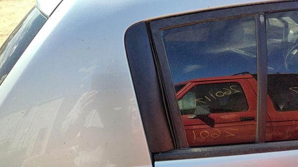 2007-2012 Nissan Versa Passenger Right Rear Moulding On Quarter Panel Oem — photo 1