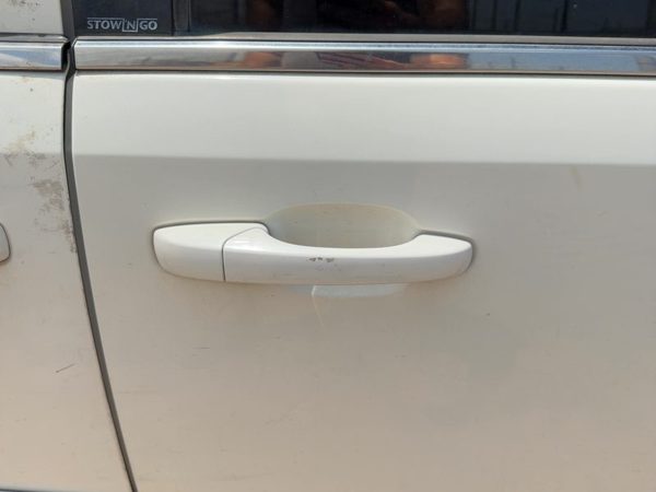 08-16 Town & Country Driver Left Rear Outside Door Handle Oem Back White Pw1 — photo 4
