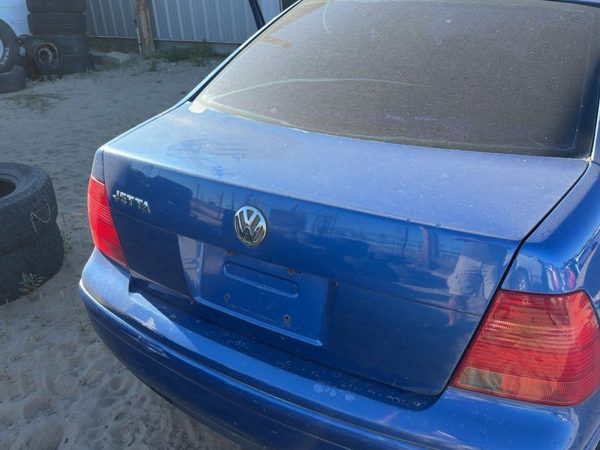 2002 Volkswagen Jetta Trunk/decklid/hatch/tailgate Blue — photo 1