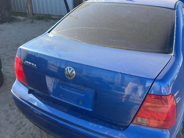 2002 Volkswagen Jetta Trunk/decklid/hatch/tailgate Blue — photo 2