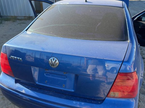 2002 Volkswagen Jetta Trunk/decklid/hatch/tailgate Blue — photo 3