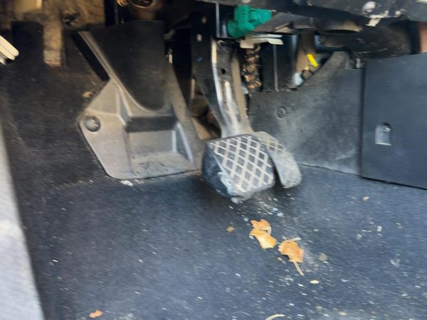 2002 Vw Jetta Brake Pedal Assembly Oem Automatic — photo 2