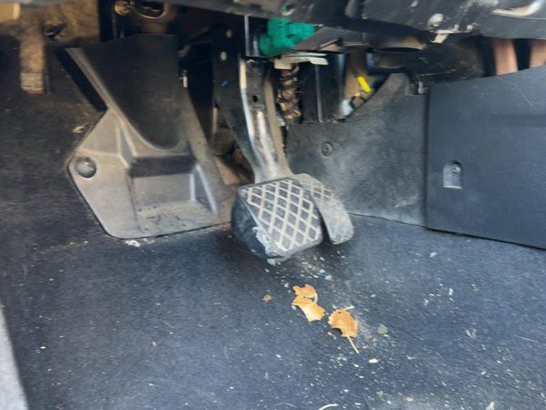 2002 Vw Jetta Brake Pedal Assembly Oem Automatic — photo 1