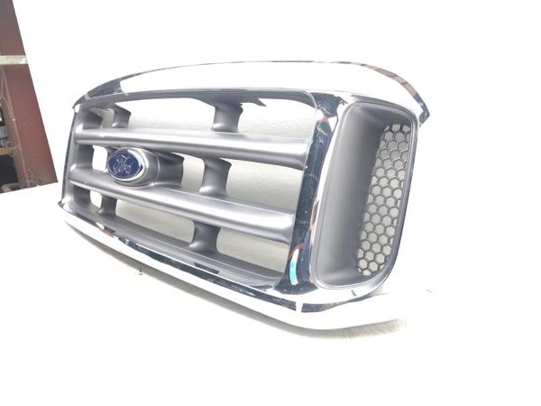 2004 Take Off Grille OEM#1C3Z-8200BAA — photo 3