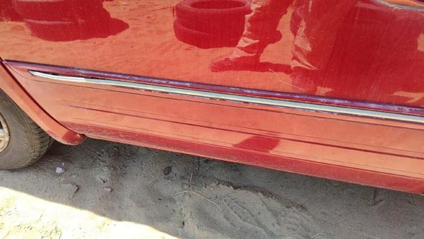 04-07 Town Country Driver Left Front Moulding From Door Oem Trim Strip Red Prh — photo 3