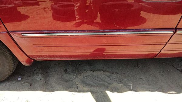 04-07 Town Country Driver Left Front Moulding From Door Oem Trim Strip Red Prh — photo 1