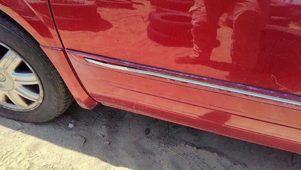 04-07 Town Country Driver Left Front Moulding From Door Oem Trim Strip Red Prh — photo 4