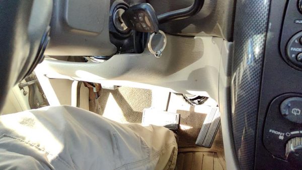 2005-2007 Dodge Caravan Lower Dash Under Column Knee Bolster Trim Panel Khaki J1 — photo 3