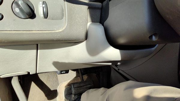 2005-2007 Dodge Caravan Lower Dash Under Column Knee Bolster Trim Panel Khaki J1 — photo 1