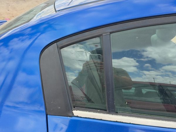 07-12 Sentra Passenger Right Rear Vent Window Back Door Glass With Frame Oem — photo 3