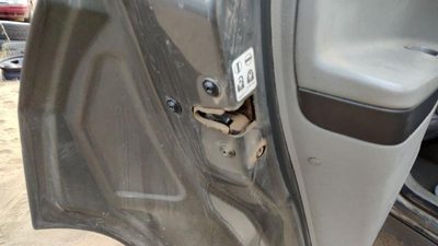 2006-2011 Chevy Hhr Driver Left Rear Door Latch With Rods/Cables Oem Back
