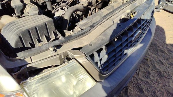 2003 Ford Explorer Grille B2 Harvest Gold — photo 2