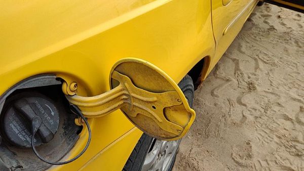 2000-2005 Dodge Neon Fuel Tank Door With Hinge Gas Lid Oem Filler Yellow — photo 4