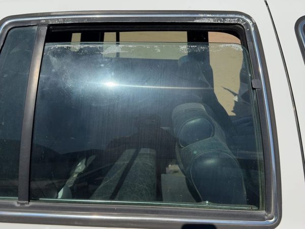 1994 Lincoln Town Car Passenger Right Rear Side Window Door Glass Oem Back — photo 2