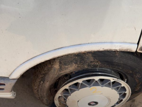 1993 Olds Eighty Eight Passenger Right Rear Moulding On Door Wheel Oem White — photo 2