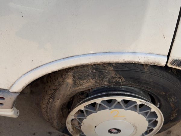 1993 Olds Eighty Eight Passenger Right Rear Moulding On Door Wheel Oem White — photo 4