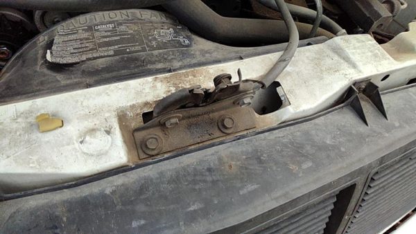 1985-1994 Gmc Safari Hood Latch Assembly With Bracket Oem 15690638 — photo 4