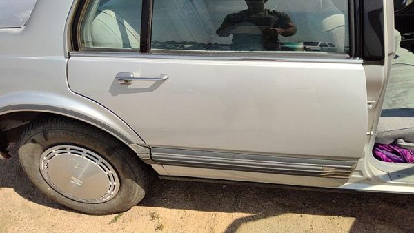 1990 Oldsmobile Delta 88 Rear Door RH Gray — photo 2