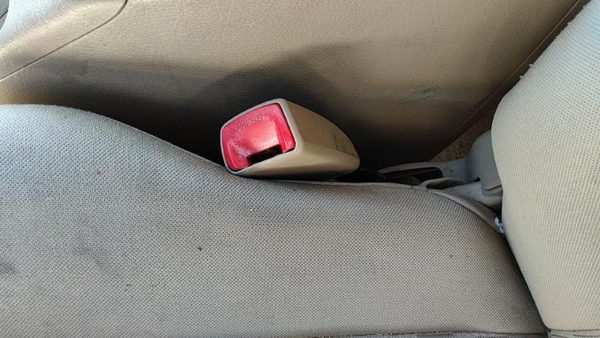2009-12 Toyota Rav-4 Driver Left Front Seat Belt Buckle Receiver Oem Sand Beige — photo 1