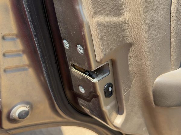 2002-2006 Honda Crv Driver Left Rear Door Latch With Rods/Cables Oem Back — photo 2
