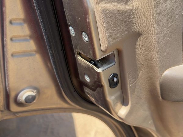 2002-2006 Honda Crv Driver Left Rear Door Latch With Rods/Cables Oem Back — photo 3