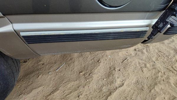 96-99 Chevy Suburban Driver Left Rear Moulding On Quarter Panel Oem — photo 2