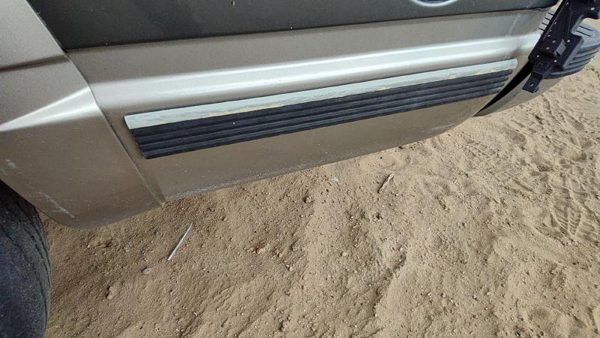 96-99 Chevy Suburban Driver Left Rear Moulding On Quarter Panel Oem — photo 4