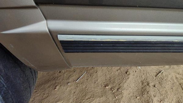 96-99 Chevy Suburban Driver Left Rear Moulding On Quarter Panel Oem — photo 6