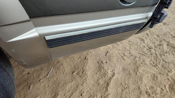 96-99 Chevy Suburban Driver Left Rear Moulding On Quarter Panel Oem — photo 5