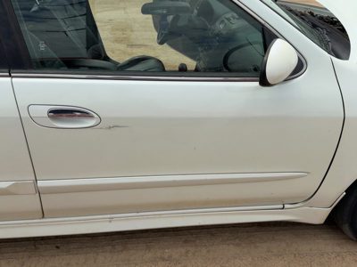 2000 INFINITI I30 Front Door RH White