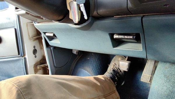 1990-1995 Gmc Safari Lower Dash Under Column Knee Bolster Trim Panel Oem Blue — photo 4