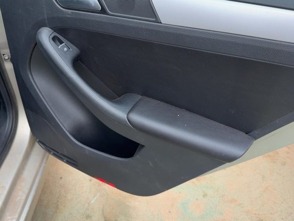 2013-2014 Vw Jetta Passenger Right Rear Door Trim Panel With Switches Back Black — photo 3