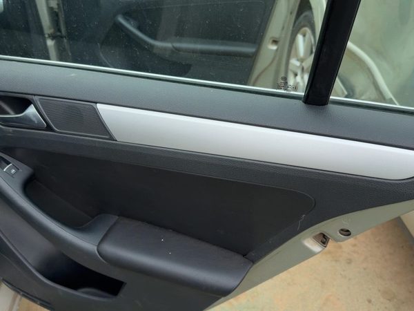 2013-2014 Vw Jetta Passenger Right Rear Door Trim Panel With Switches Back Black — photo 2