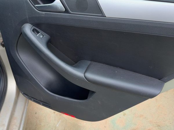 2013-2014 Vw Jetta Passenger Right Rear Door Trim Panel With Switches Back Black — photo 6