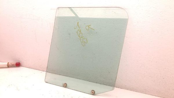 79-1989 International S1600 S1700-S2600 79-89 Right Door Glass Side Window — photo 2